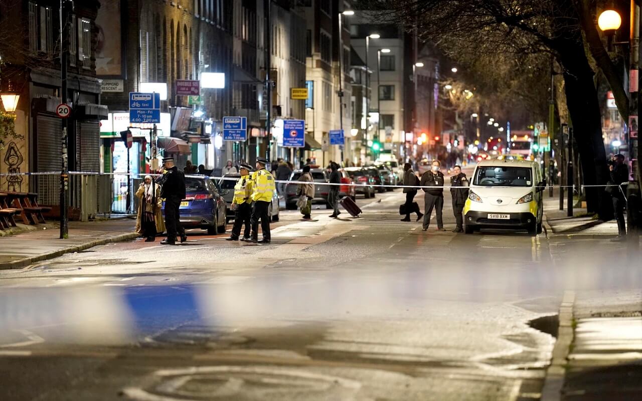 Döbbenet és a harag lett úrrá Londonon – Hajtóvadászat indult a szombati lövöldözők után